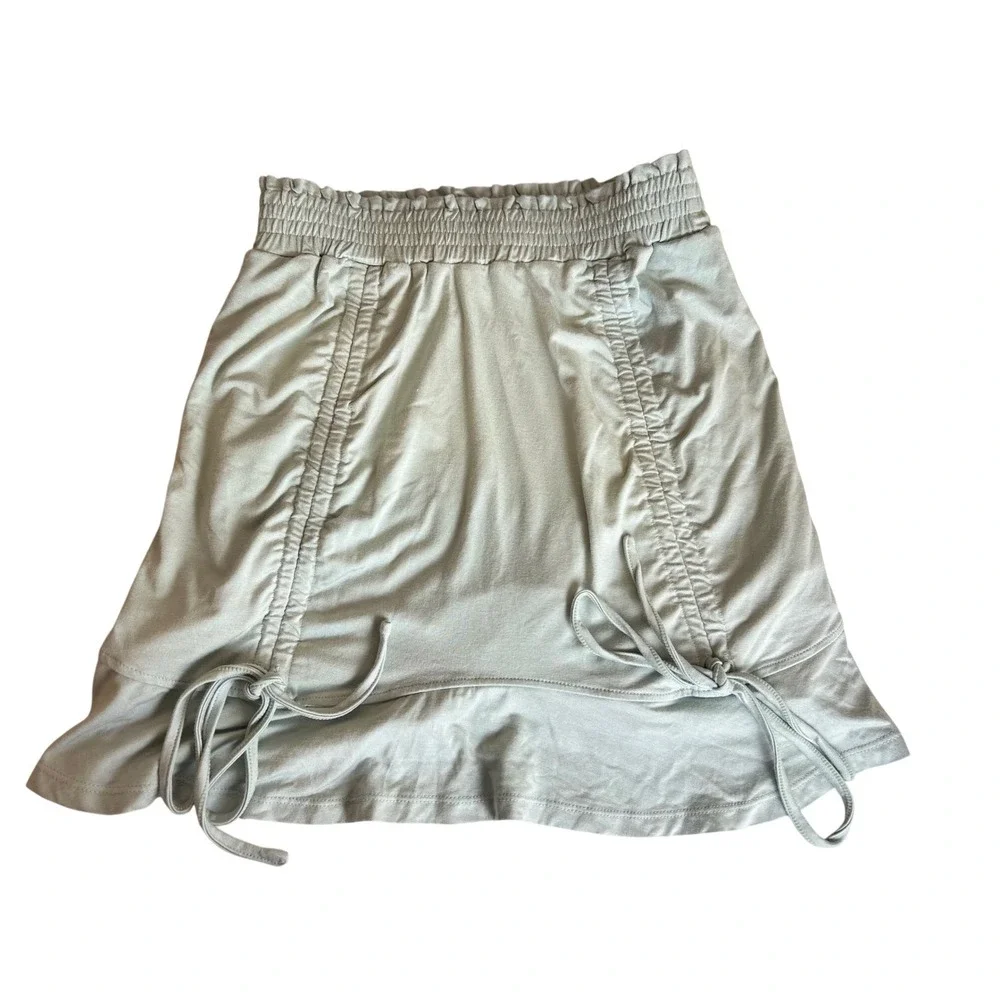 Halara Pistachio Green Smocked Ruched Mini Skirt with Pockets Size Small NWT